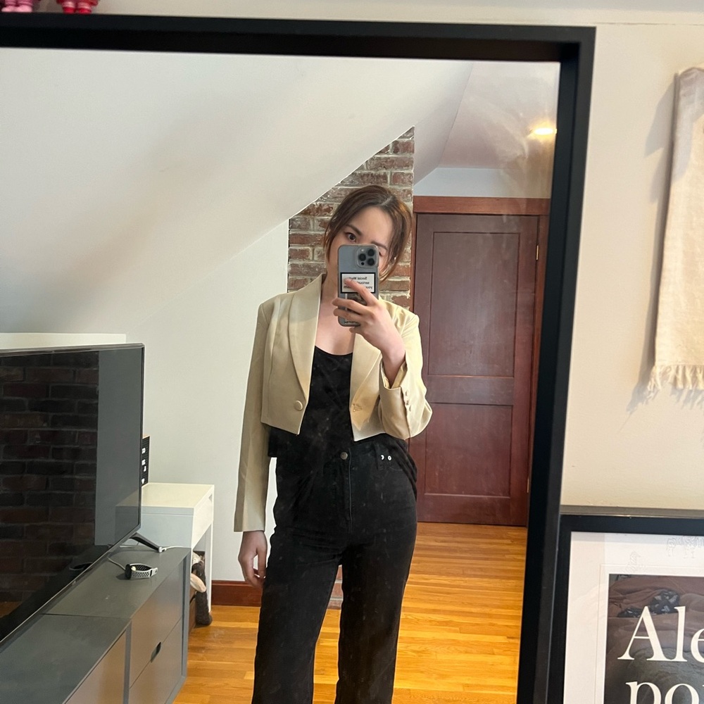 New crop blazer in light brown/ cream.